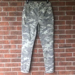 Seven7 Camo Skinny Jeans - Size 8